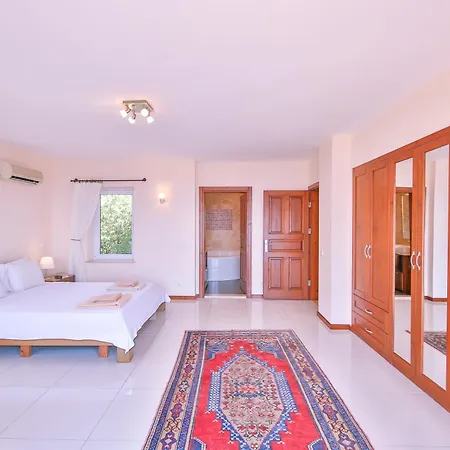 Zeytin Agaci, Peninsula Vila